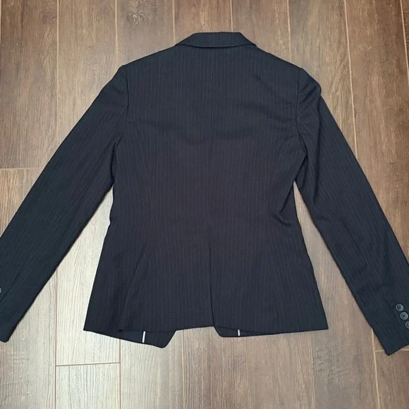 Banana Republic Dark Pinstripe Blazer, size 2, as new condition - Picture 4 of 6